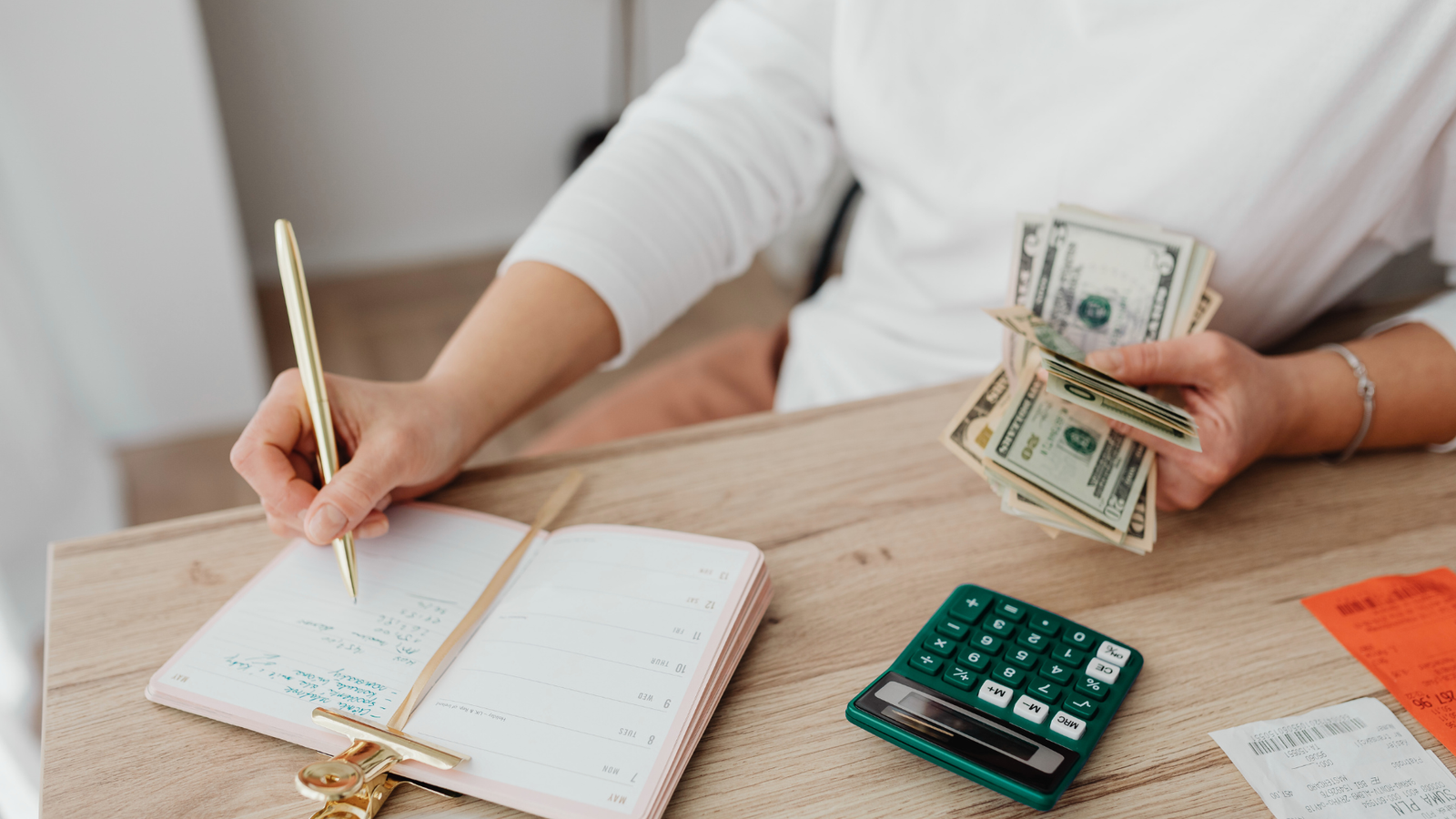 Track Bookkeeping Expenses and Cash Flow Diligently